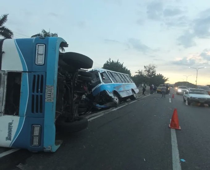 Choque de autobuses en Valencia-ACN