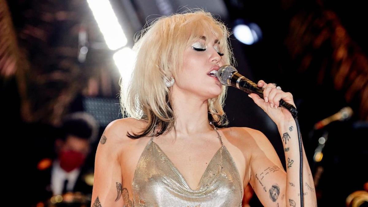 Miley Cyrus avión impactado por un rayo-acn
