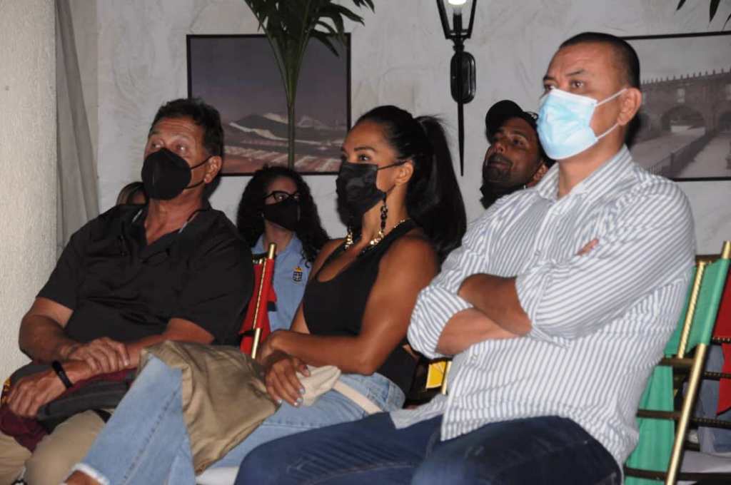 Glen Sochasky (I), Carolina González y Hermis "Chino" Peñaloza, invitados de lujo. (Foto Prensa Asocenca).