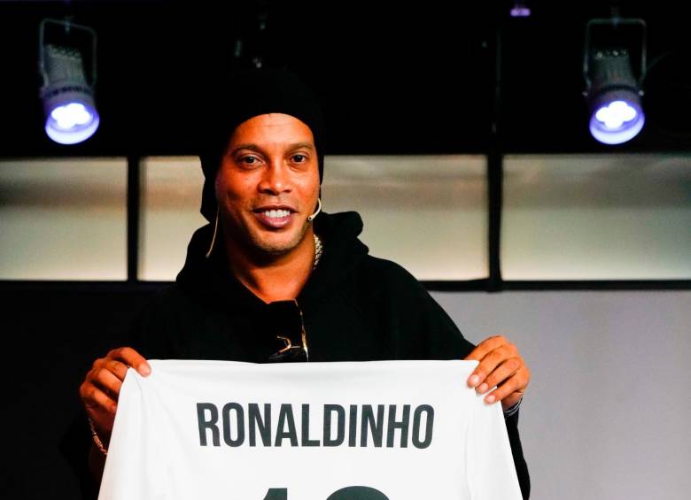 Ronaldinho presenta Mettasoccer-acn