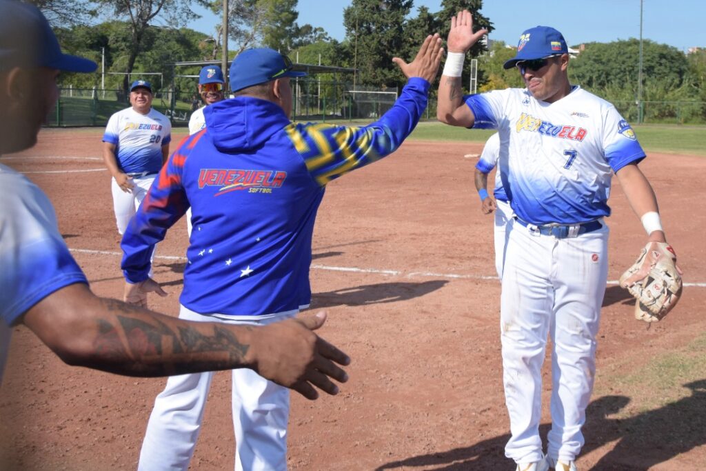 Softbol venezolano inició con victoria - noticiacn