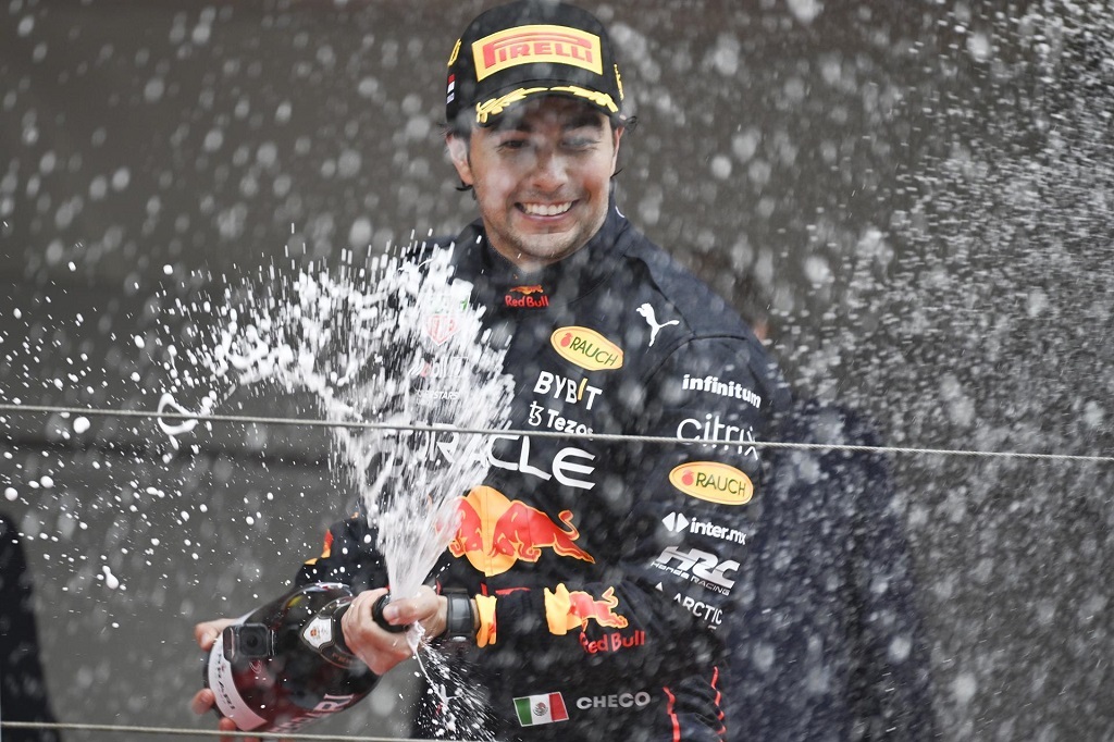 Checo Pérez prolonga contrato - noticiacn