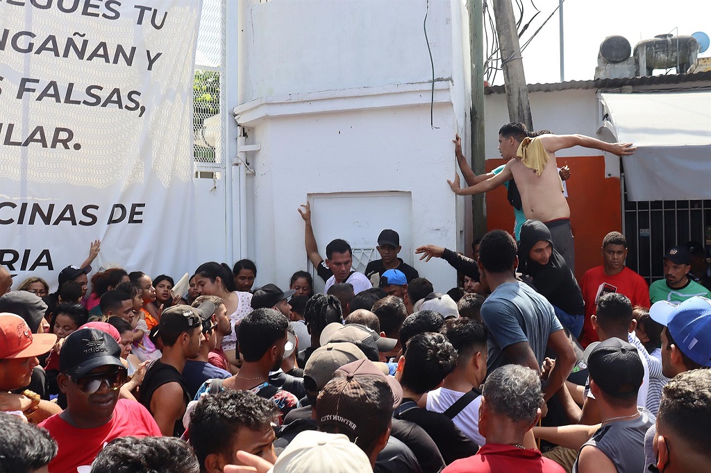 Migrantes bloquean calles - noticiacn