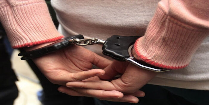 mujer quemó partes íntimas de sus hijas
