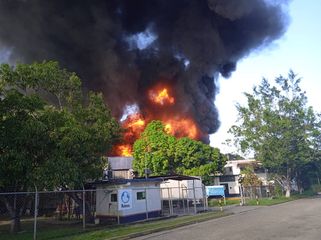 incendio en fábrica de pinturas en Yare-acn