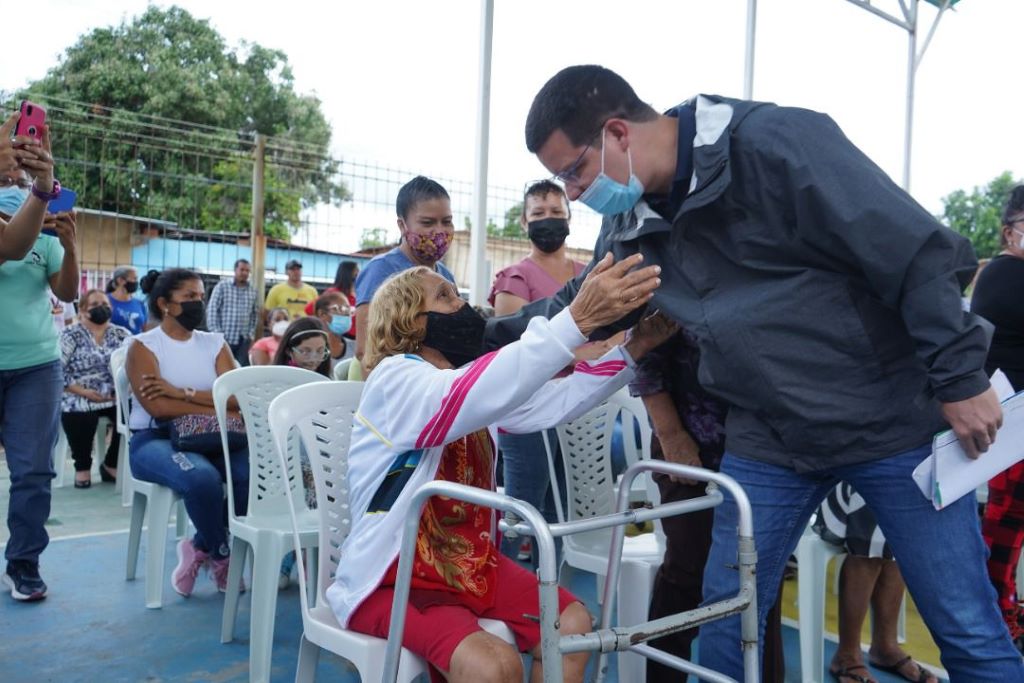 Julio Fuenmayor entregó 134 títulos - noticiacn