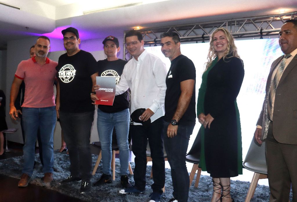 Julio Fuenmayor entregó más de 150 licencias - noticiacn