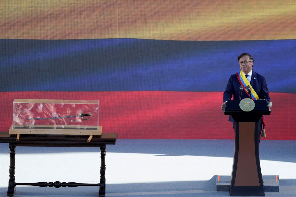 Petro jura como presidente de Colombia - noticiacn