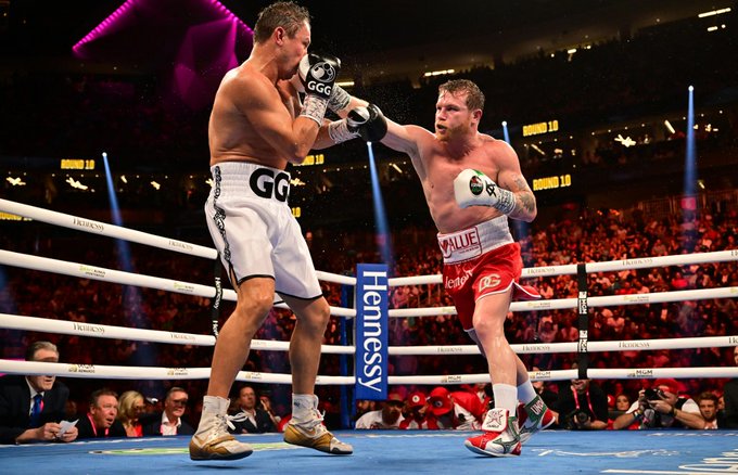 Canelo Álvarez vence a Gennady Golovkin