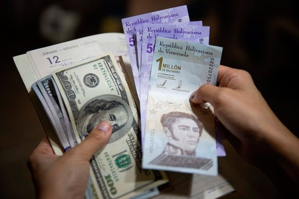 Dólar oficial supera los ocho bolívares
