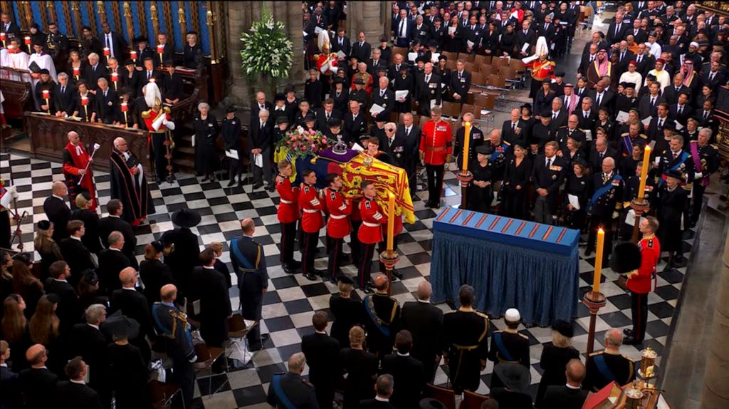 Isabel II despedida por dignatarios - noticiacn