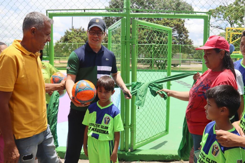 Julio Fuenmayor reinauguró canchas deportivas - noticiacn