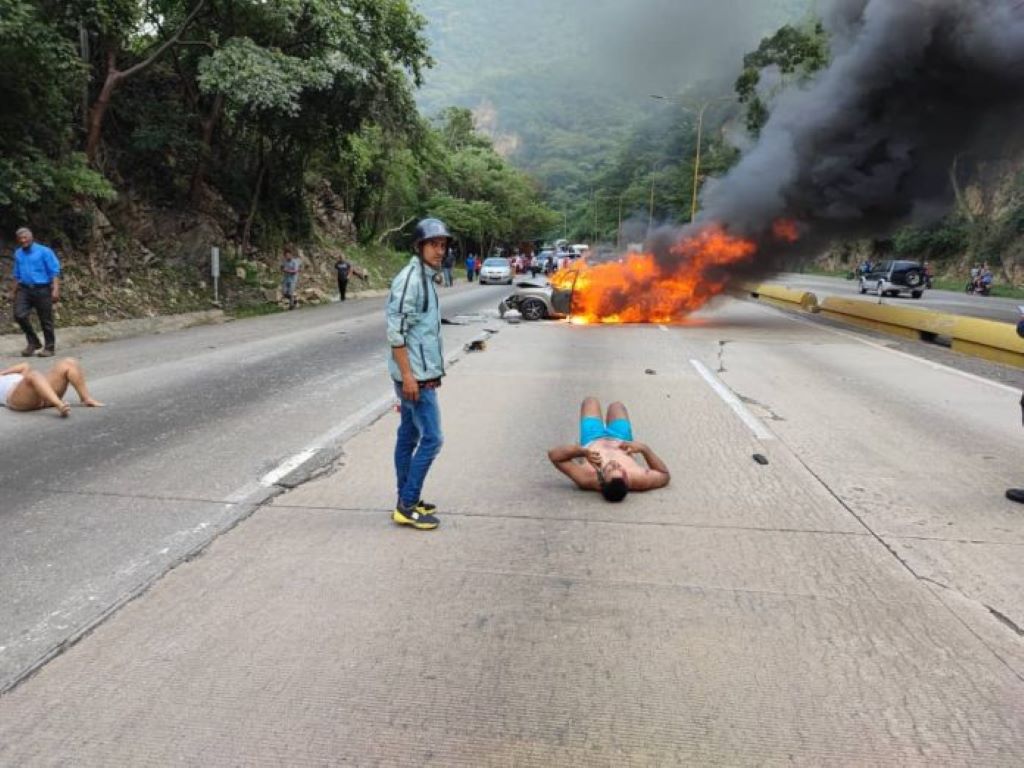 Accidente en autopista Valencia-Puerto Cabello - noticiacn