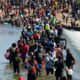migrantes buscan asilo - acn