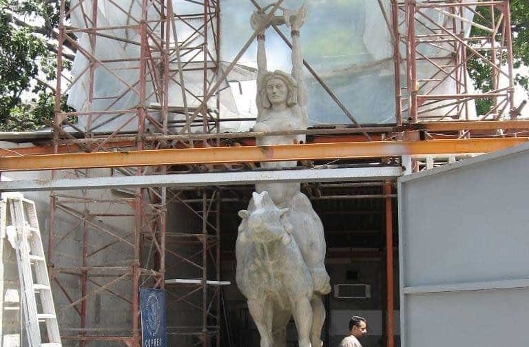 estatua de María Lionza UCV