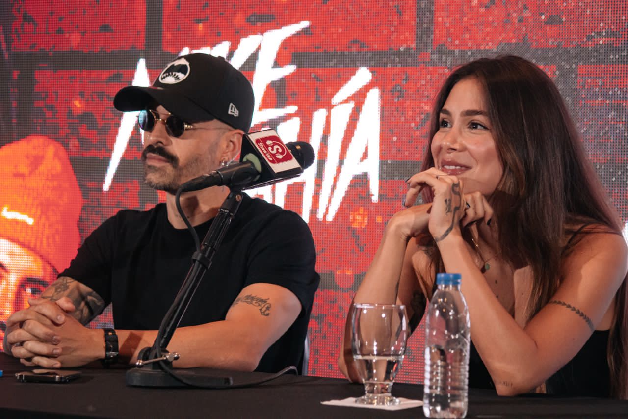 los cantantes Greeicy y Mike Bahía en Venezuela