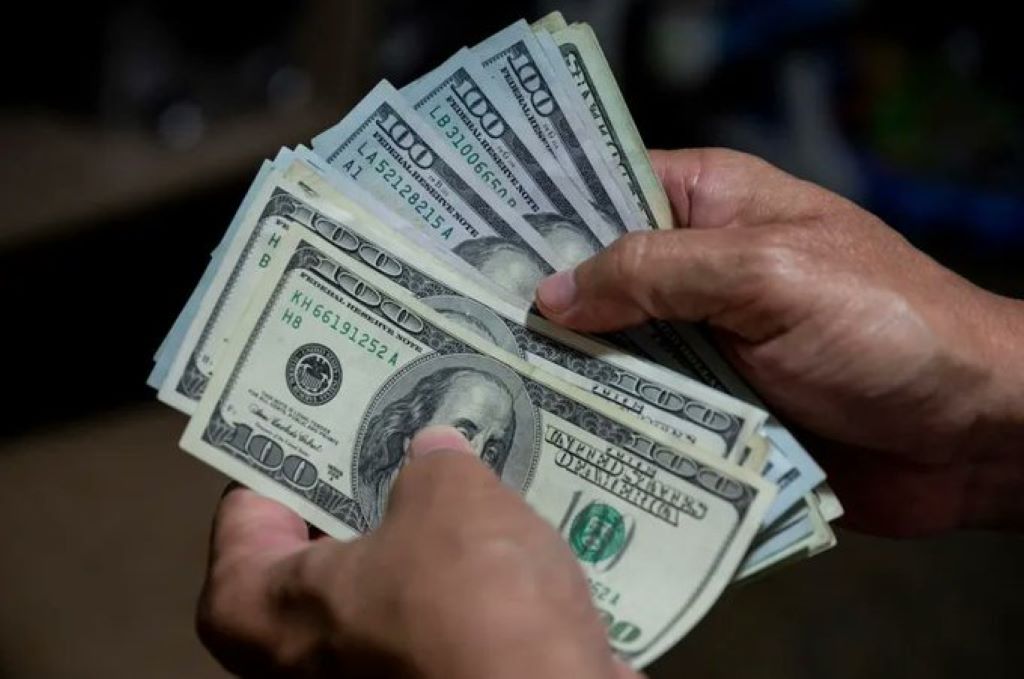 Precio oficial del dóla supera los 10 bolívares - noticiacn