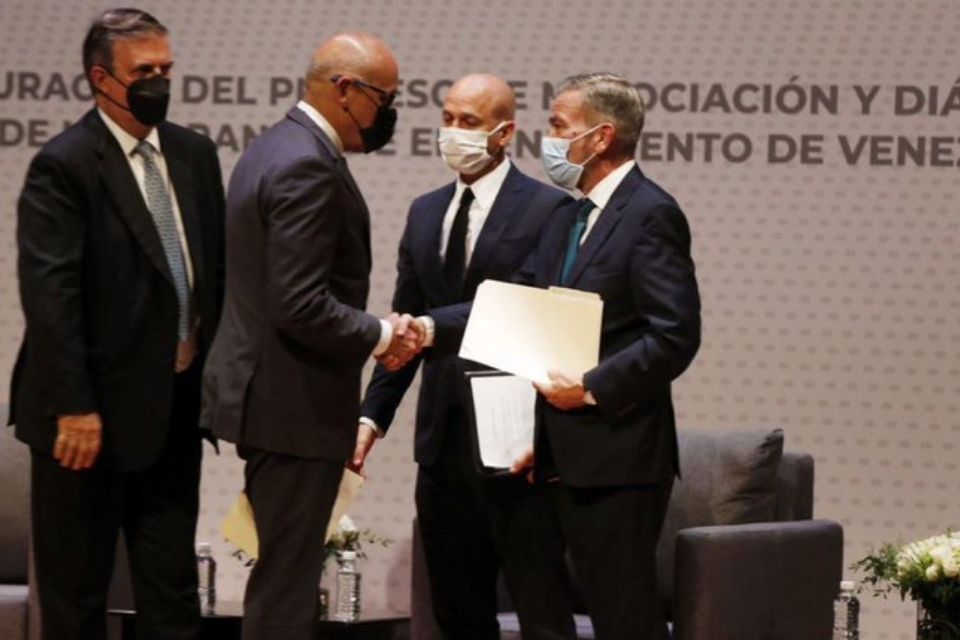 restablecer el di+álogo - acn