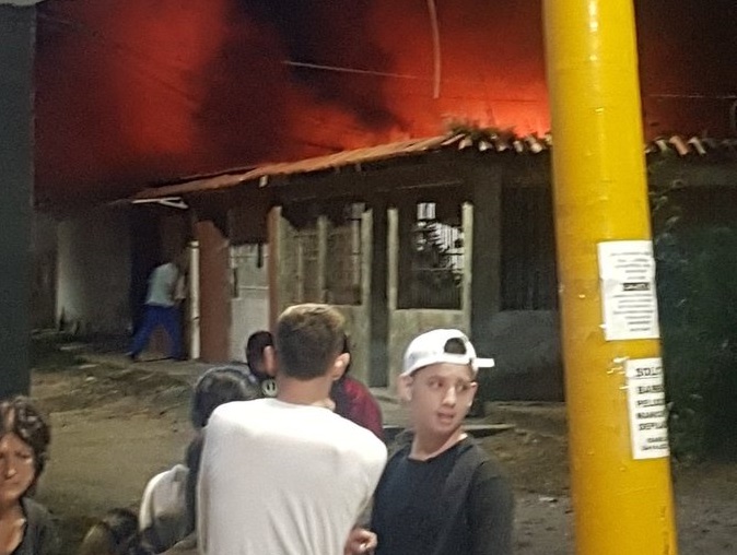 Incendio de vivienda en La Isabelica