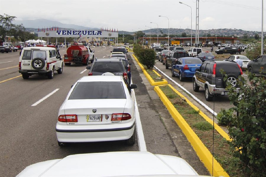 Venezuela y Colombia abren paso de vehículos - noticiacn