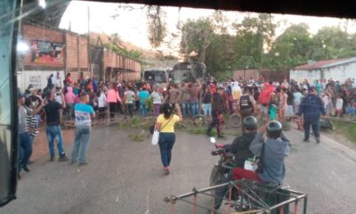 Protestan en Los Ilustres Güigüe por agua
