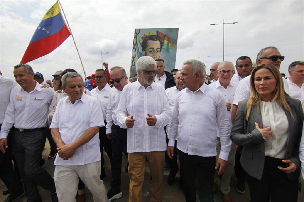 Venezuela y Colombia abren paso de vehículos - noticiacn