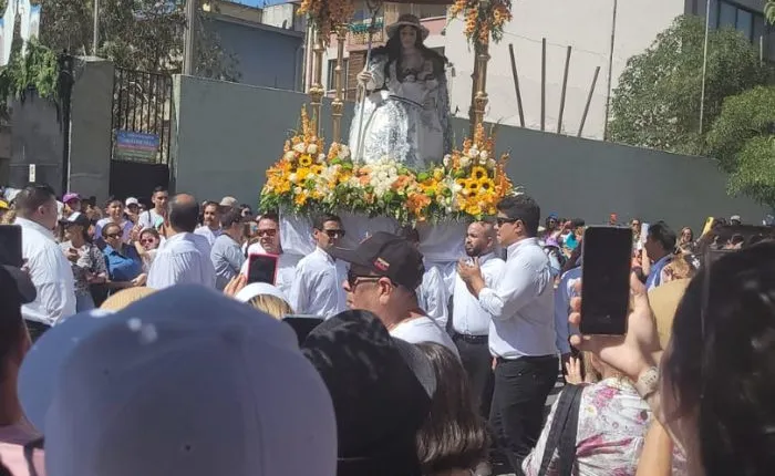 procesión venezolanos en Chile y Ecuador Divina Pastora - acn