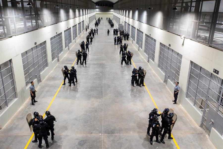 Bukele inauguró cárcel para 40 mil pandilleros - noticiacn