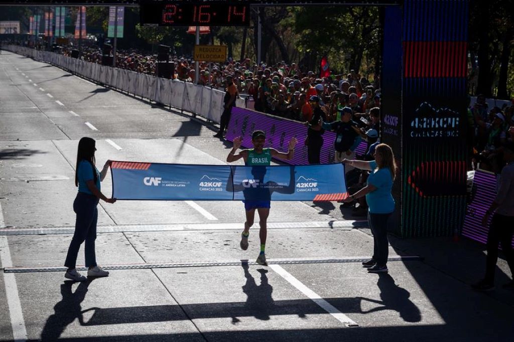 Justino Da Silva gana maratón CAF - noticiacn