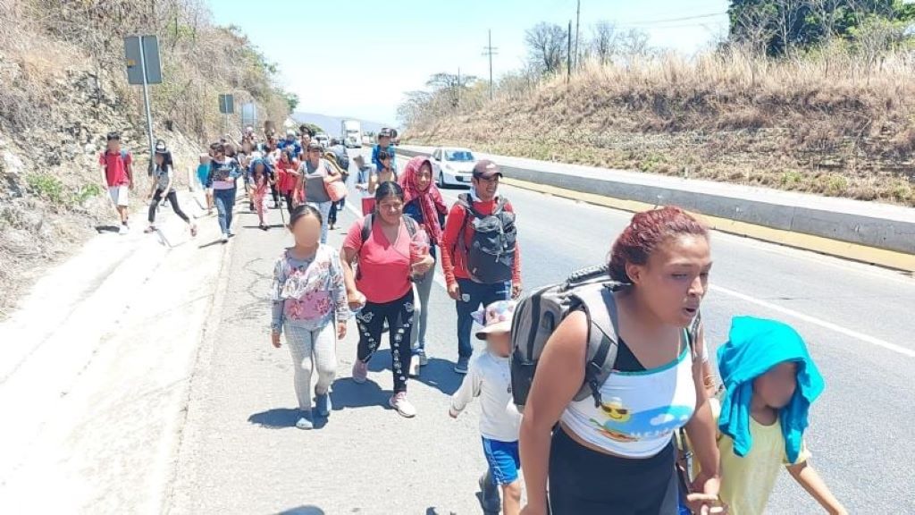 Centenar de migrantes se escapan de centro de Chiapas - noticiacn