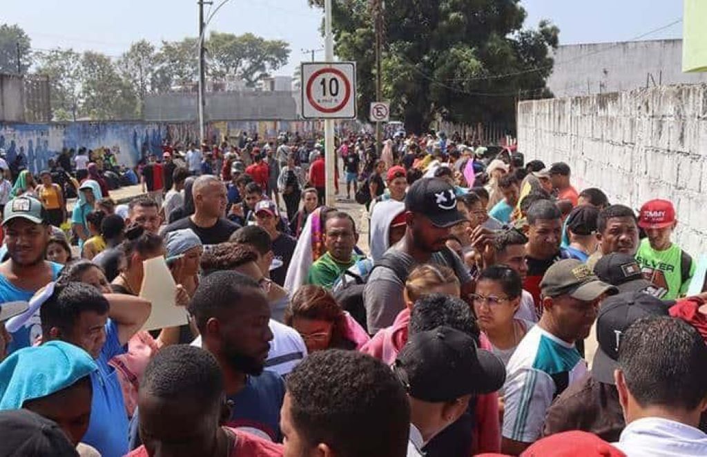 Centenar de migrantes se escapan de centro de Chiapas - noticiacn